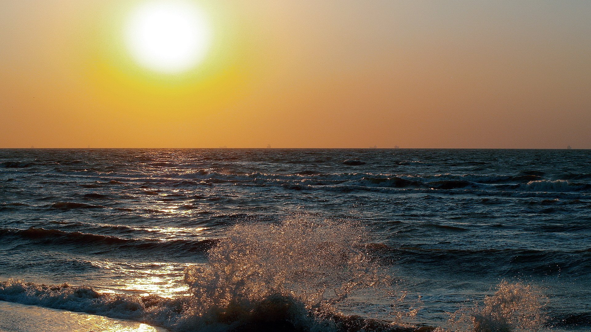 Восход солнца на море